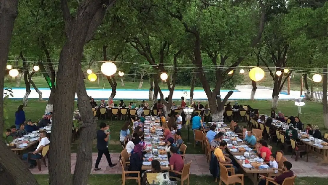 Çocuk evlerinde anlamlı iftar