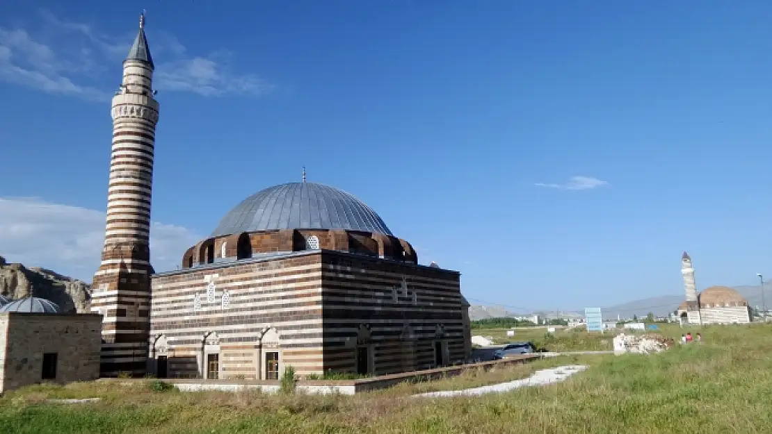 Asırlık camide 'İtikâf' ibadeti