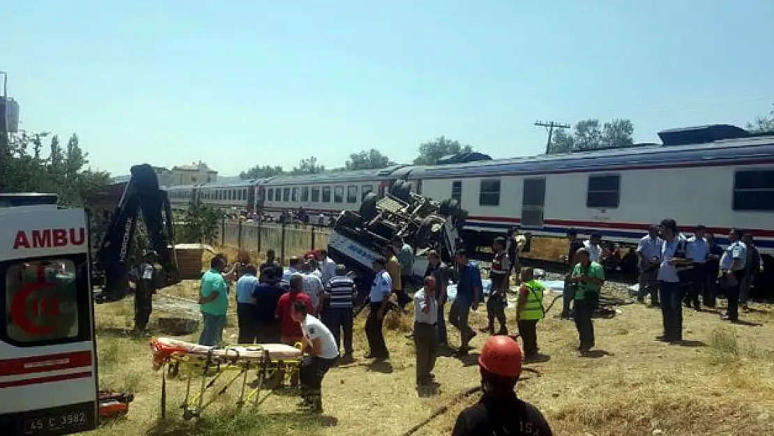 Manisa'da tren kazası: 6 ölü