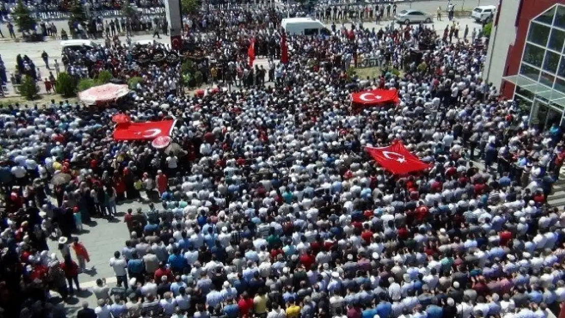 Erciş, şehidini tekbirlerle uğruladı