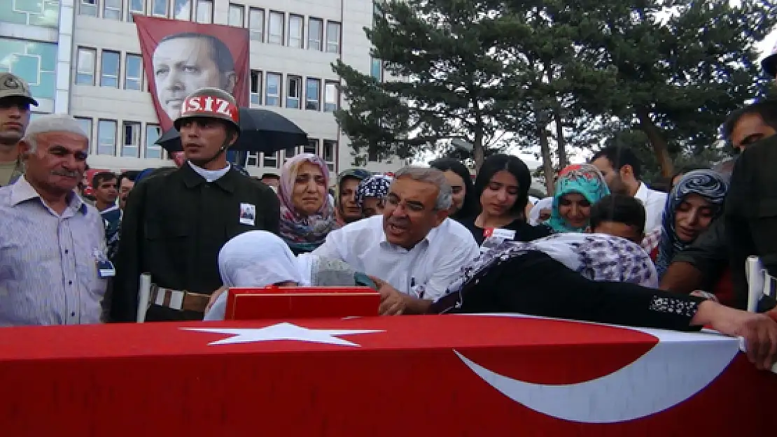 Erciş, şehidini tekbirlerle uğurladı