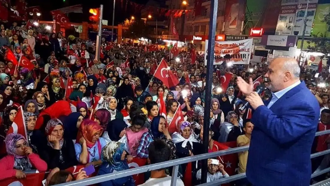 Şevki Yılmaz Vanda demokrasi nöbetine katıldı