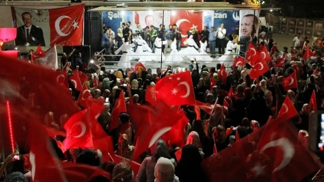 Vanlılar Beşyol Ferit Melen Meydanı'na Akıyor