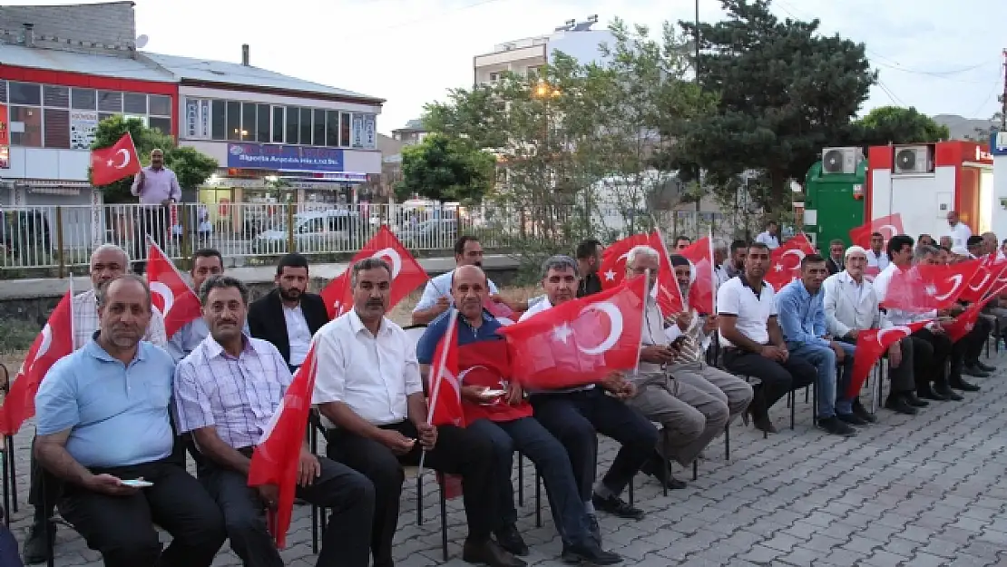 Demokrasi nöbeti devam ediyor