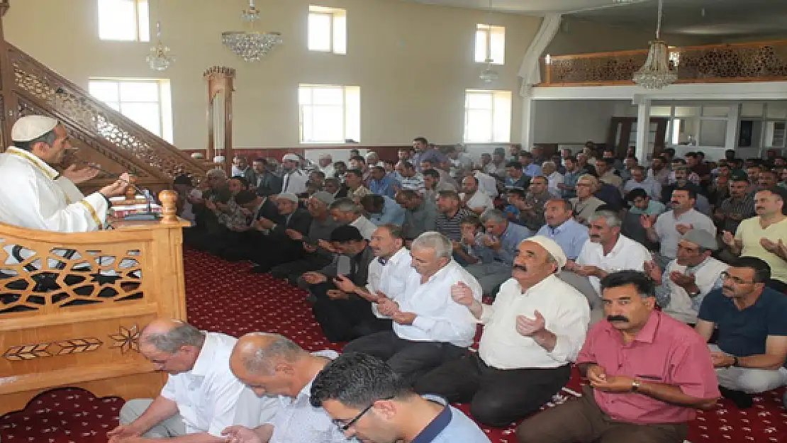 Sarayda demokrasi şehitleri için Mevlid-i Şerif okutuldu