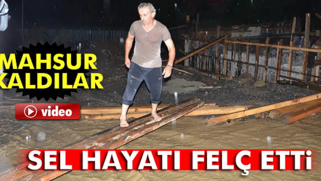 Köprüyü sel aldı, yaklaşık 40 hane mahsur kaldı