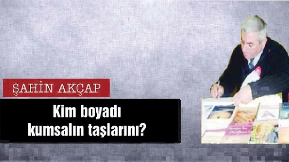 Kim boyadı kumsalın taşlarını?