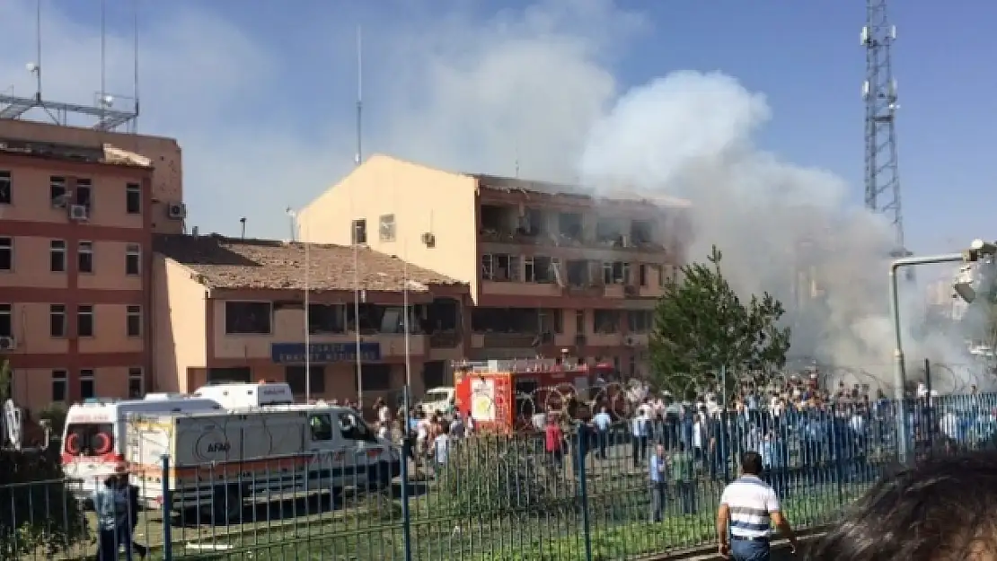 Elazığ Emniyet Müdürlüğü'ne bombalı saldırı!