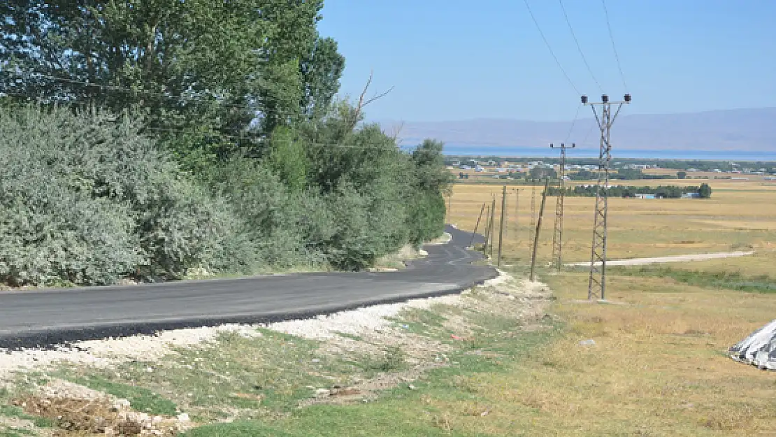 Erciş Belediyesinden yol asfaltlama çalışması