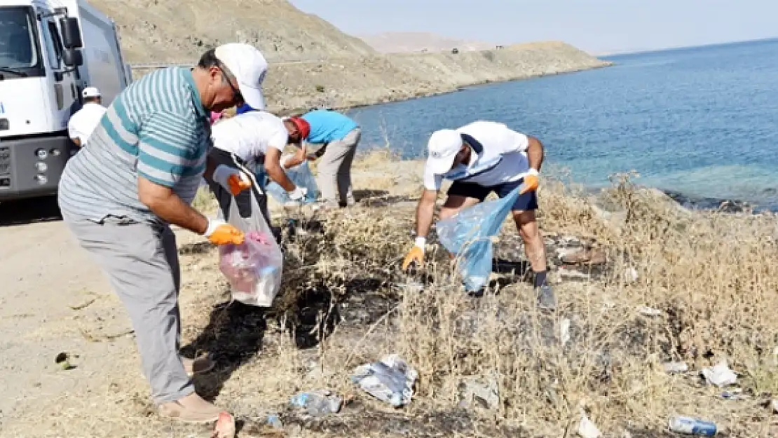 Van Gölü sahilinde temizlik kampanyası