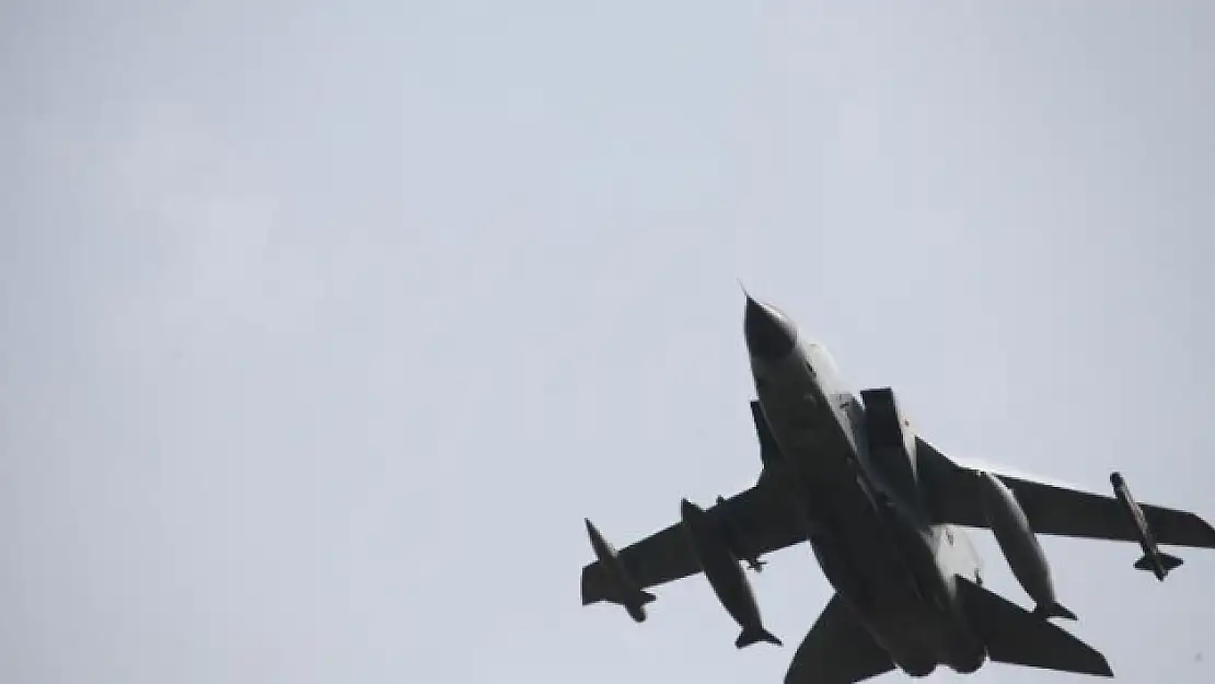 İncirlik Hava Üssü'nde yoğun hava trafiği