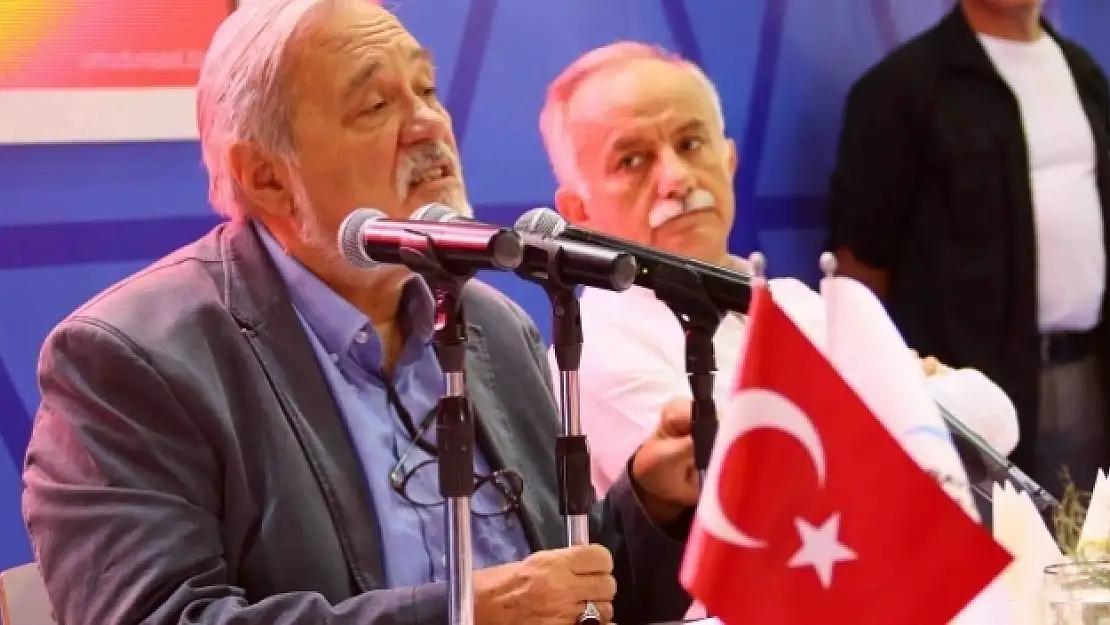 İlber Ortaylı: Bu adam belki bir Humeyni olmak istiyor