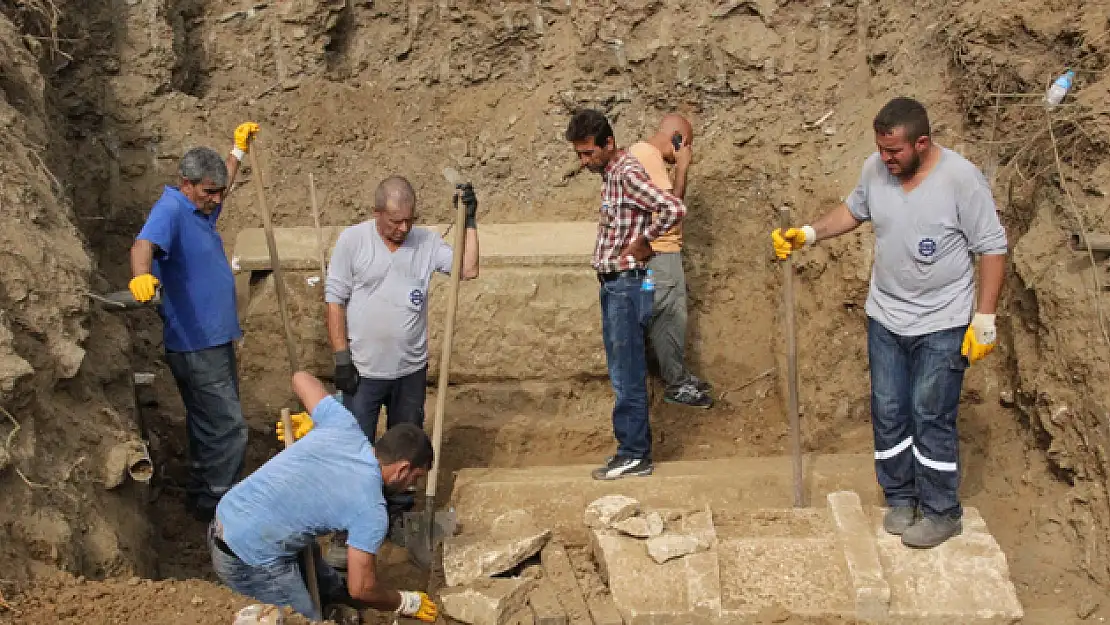 Su borusu patlağı, 3 lahiti ortaya çıkardı