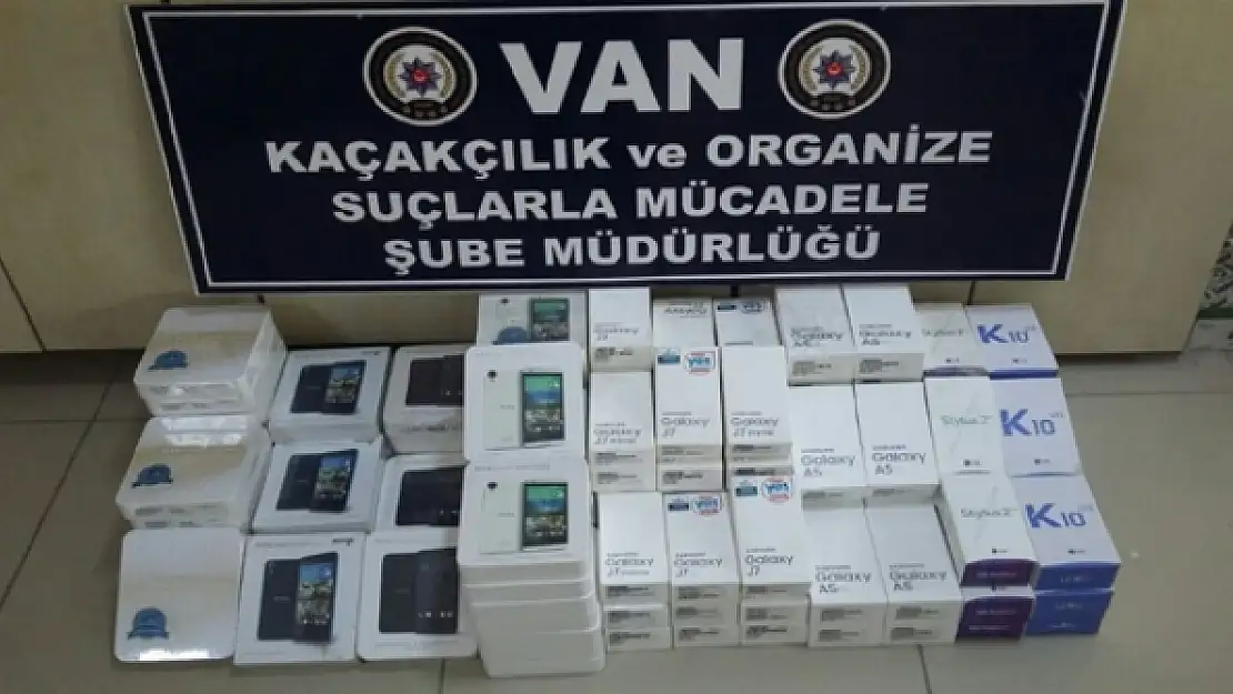 Vanda kaçak cep telefonu operasyonu