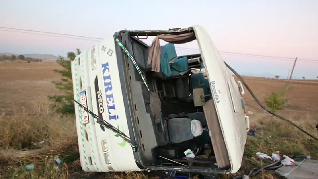 Midibüs Kaza Yaptı:  23ü öğrenci, 27 kişi yaralandı