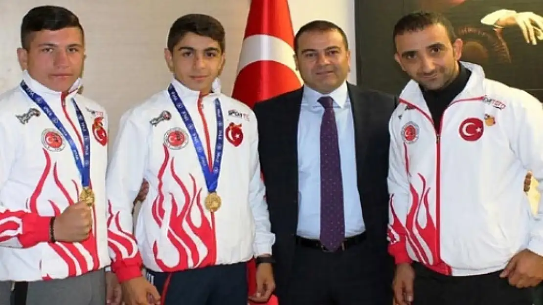 Kaymakam Yaşar, şampiyon sporcuları ödüllendirdi