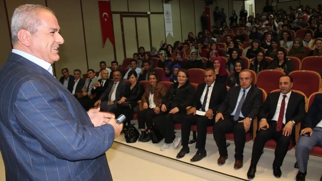 Yurt Müdürlerine Geleceğin İnsanı semineri