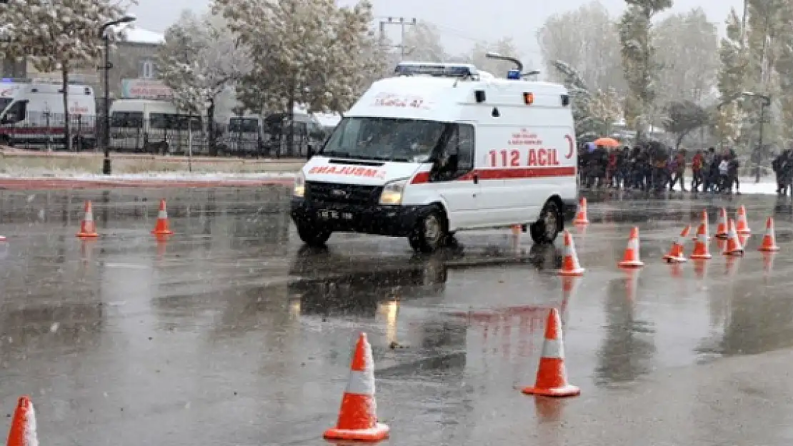 Ambulans şoförlerine ileri sürüş eğitimi