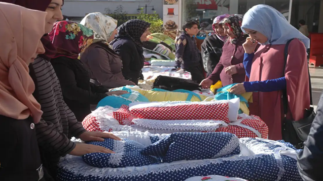 Kadınlardan el emeği göz nuru sergisi