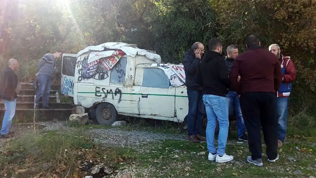 Kamyonetin kasasında ölü bulundu