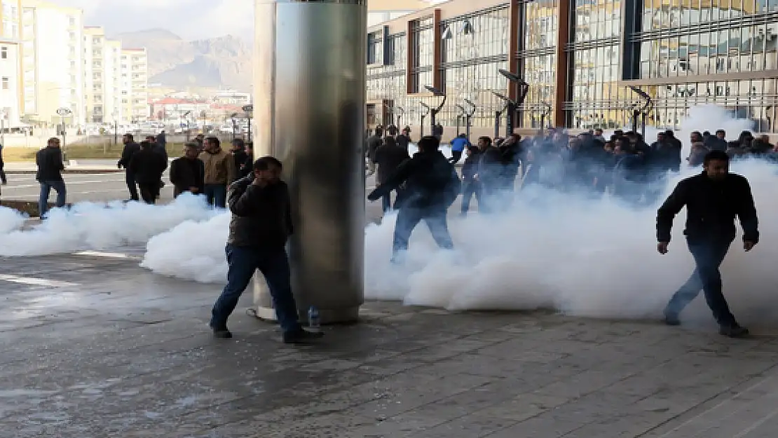 Protestocu Belediye Çalışanlarına Müdahale