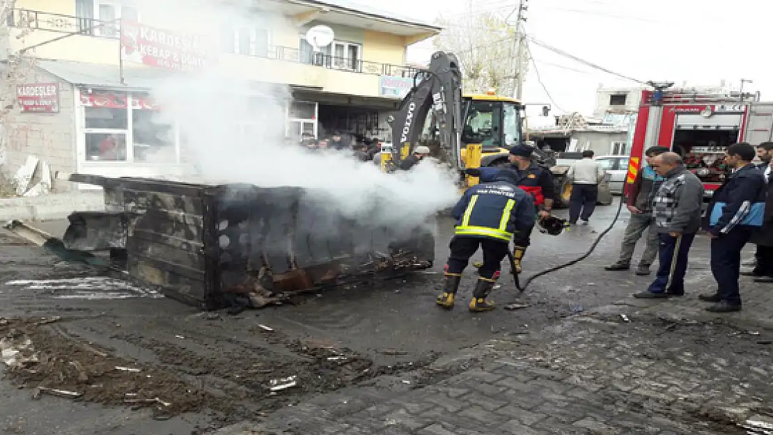 Açılışını yapacakları iş yeri çıkan yangında kül oldu 