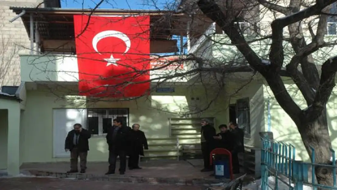 Vanlı şehidin ailesi taziyeleri kabul etmeye başladı 