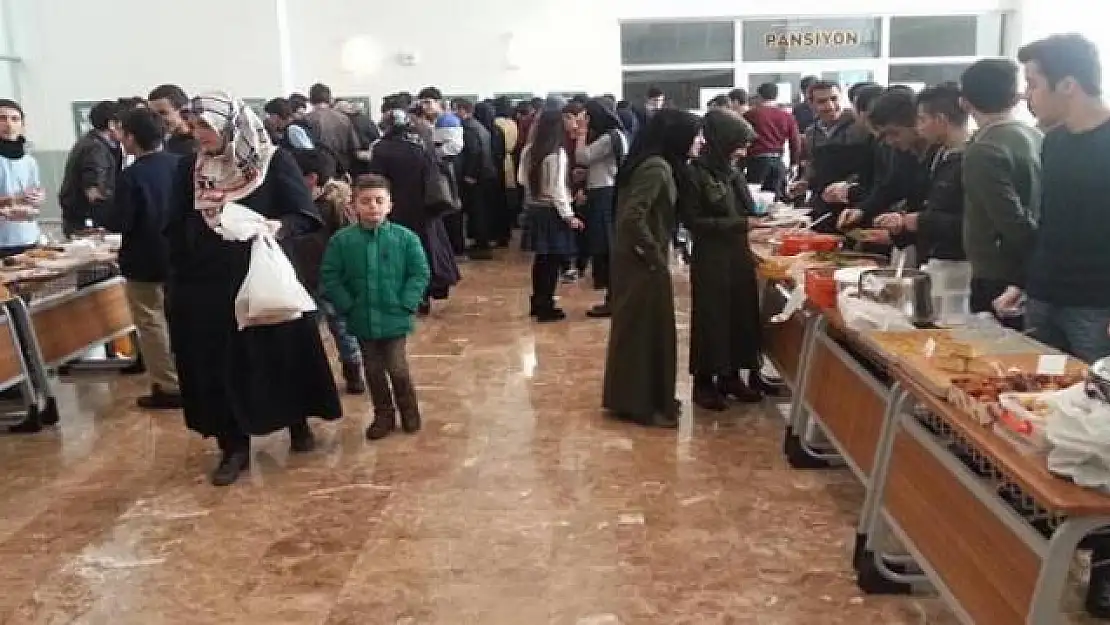 Öğrencilerden anlamlı kermes