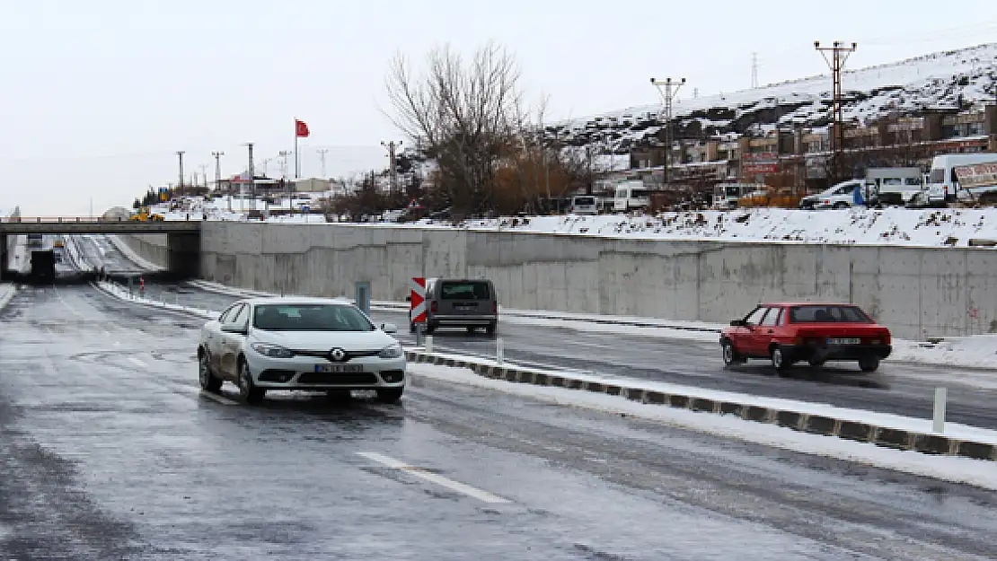 Erciş'te Köprülü Kavşak Tamamlandı