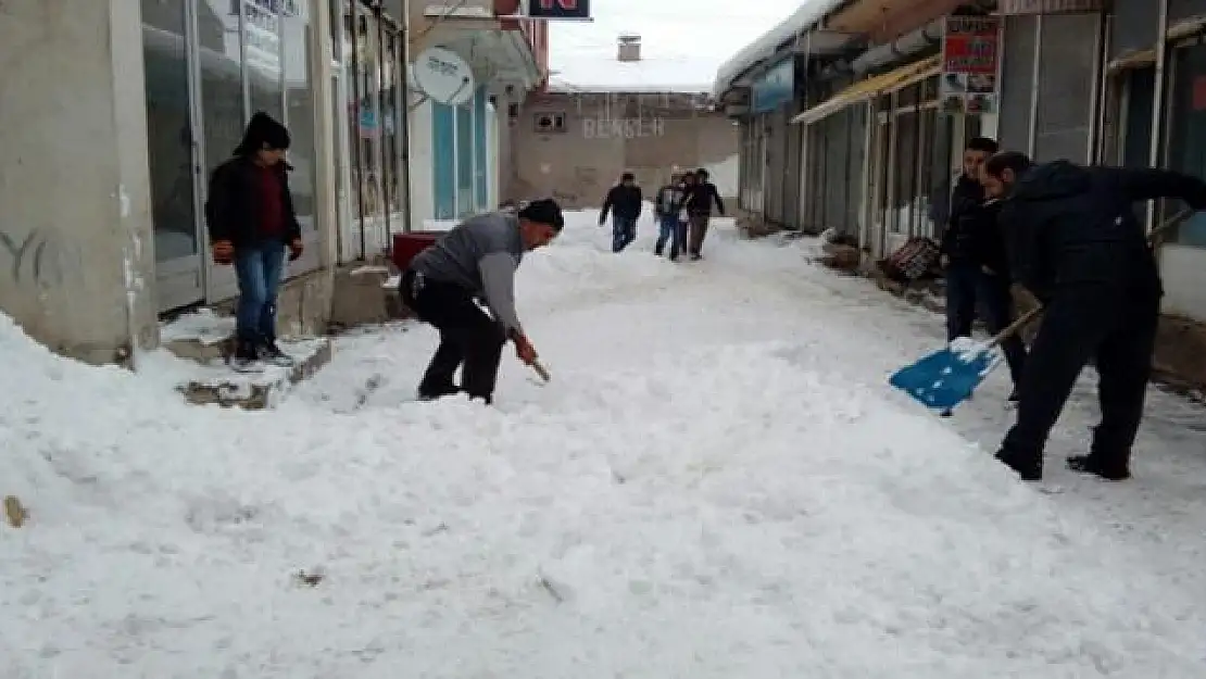 Çaldıran'da esnaf siftah yapamadı 