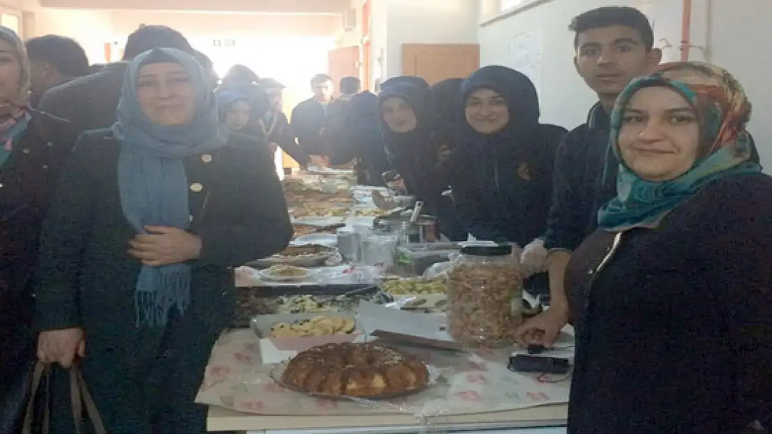 Gevaş İmam Hatip Lisesinden Halep için kermes