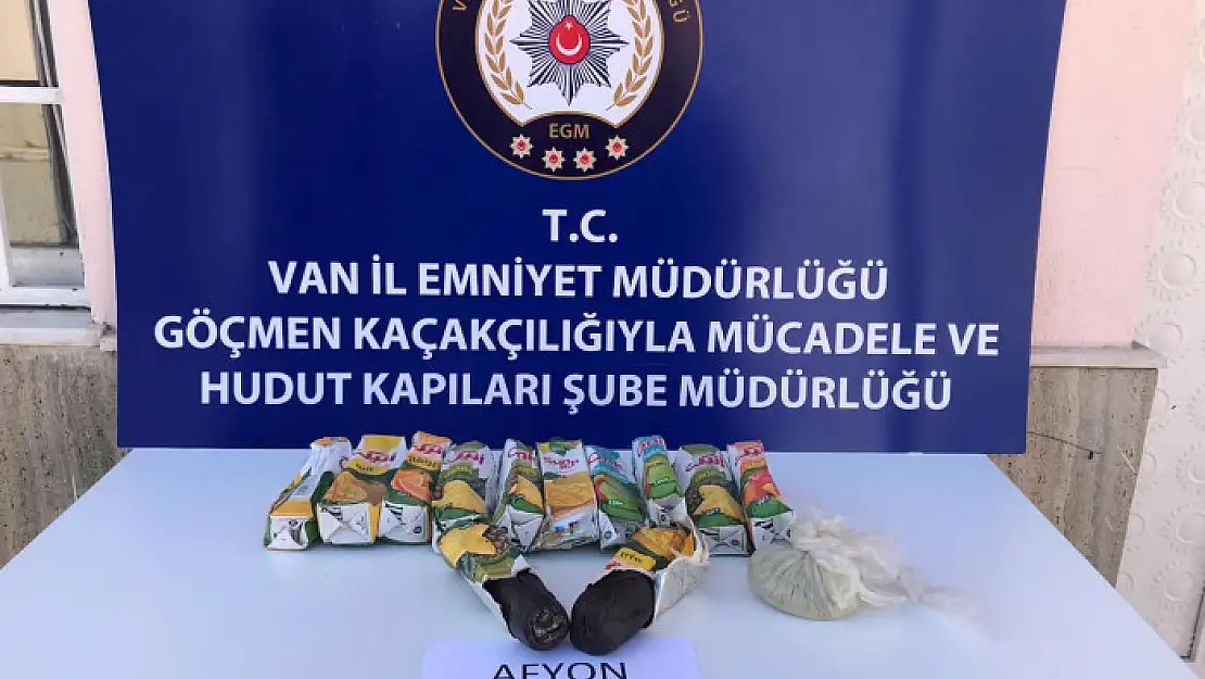 Van'da yakalanan göçmenlerin üzerinde uyuşturucu çıktı