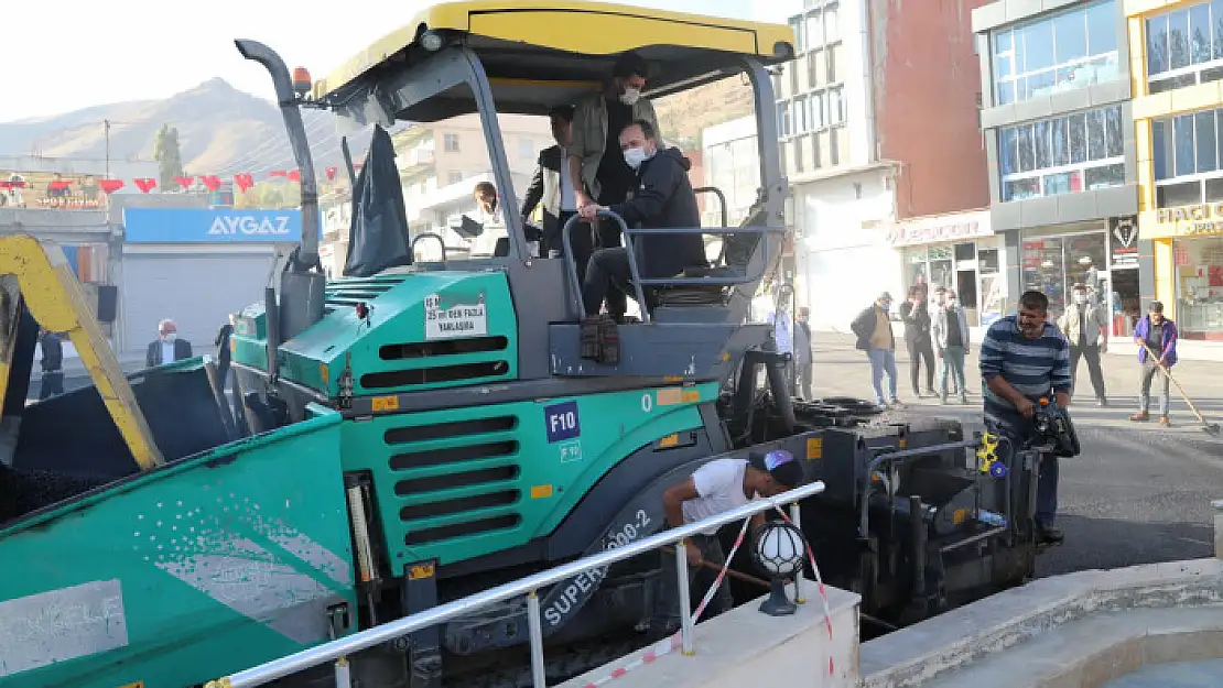 Başkale'de ana caddeler yenilendi