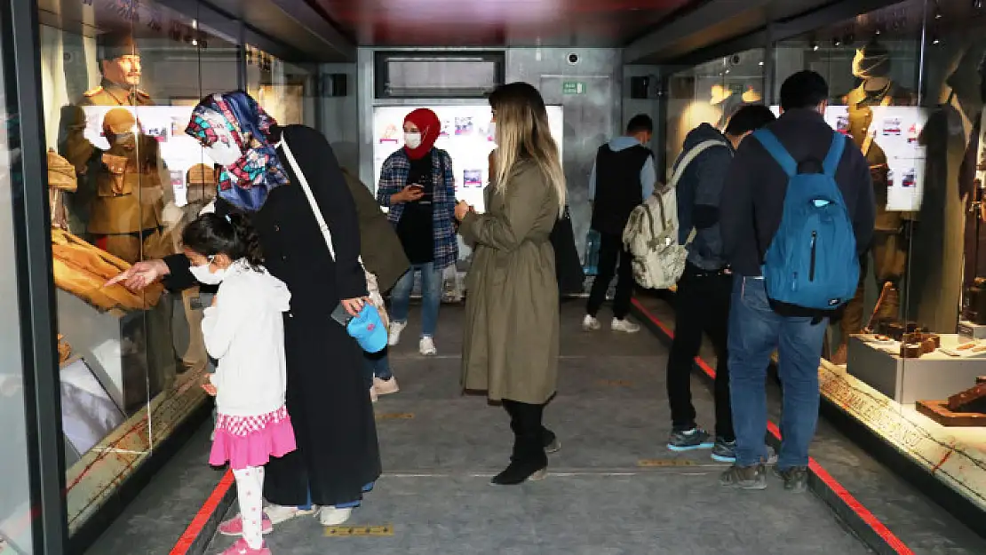 Vanlılardan Çanakkale Savaşları Mobil Müzesine yoğun ilgi