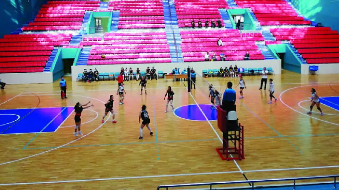 BÜYÜKŞEHİR BELEDİYESİ KADIN VOLEYBOL TAKIMI SEZONA GALİBİYETLE BAŞLADI