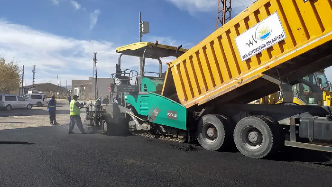 Saray ilçesinde yol ve asfalt çalışması