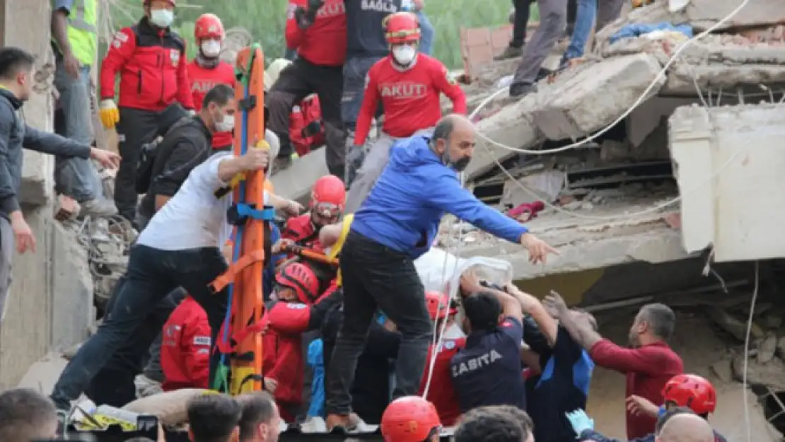 Van'ın yardım tırları İzmir yolunda... İzmir bizim Van bizim, acı bizim can bizim