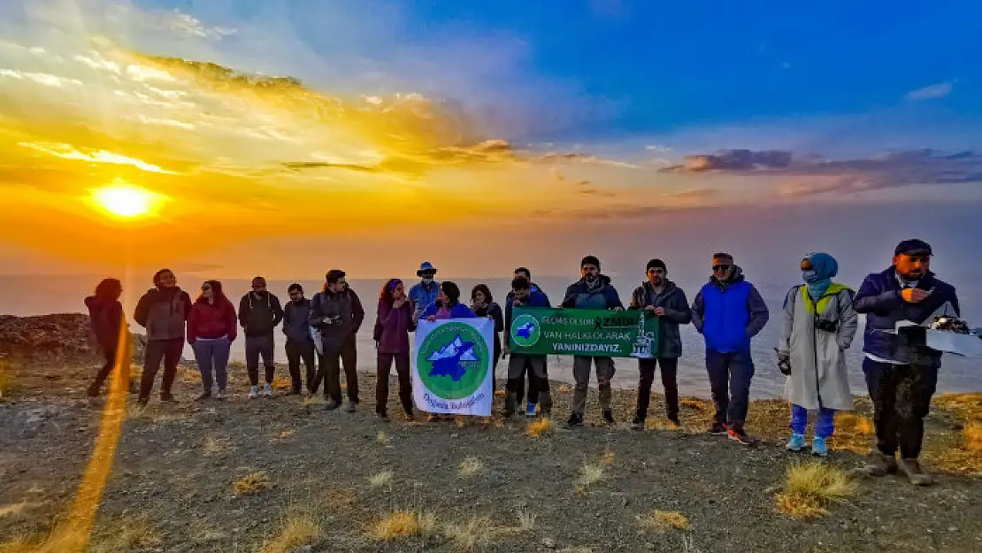 Erek Dağı zirvesinden İzmir'e 'geçmiş olsun' dilekleri