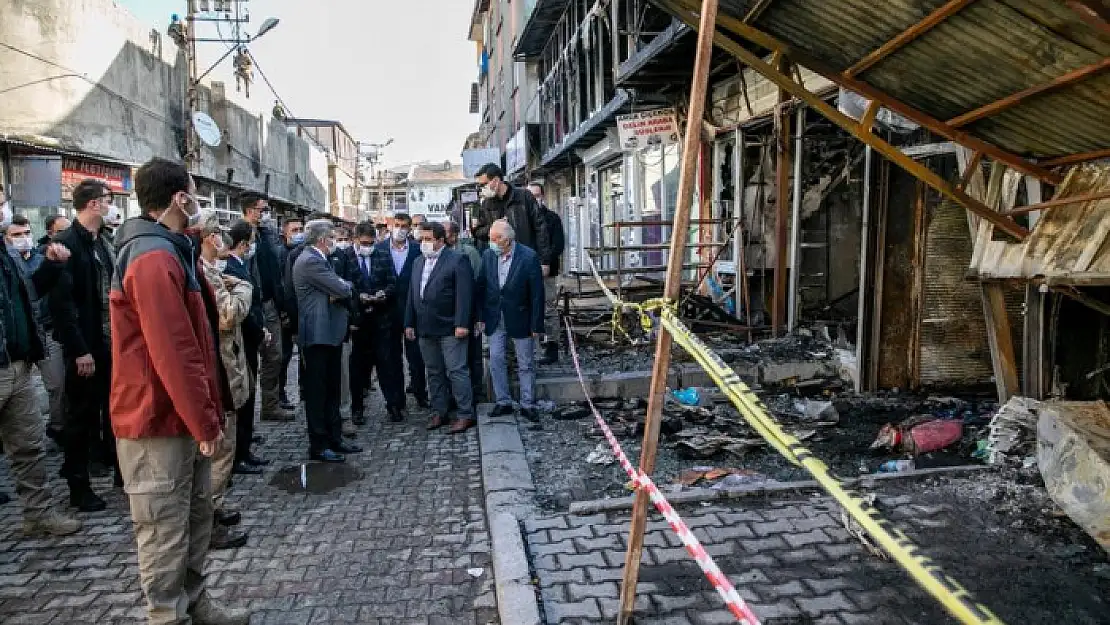 Vali Bilmez'den Özalp ilçesindeki yangından zarar gören esnafa ziyaret