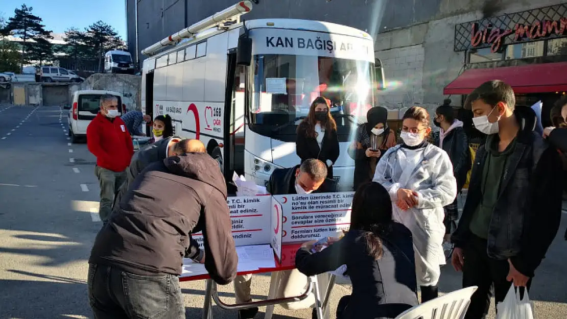 Ülkü Ocakları'ndan kan bağışı