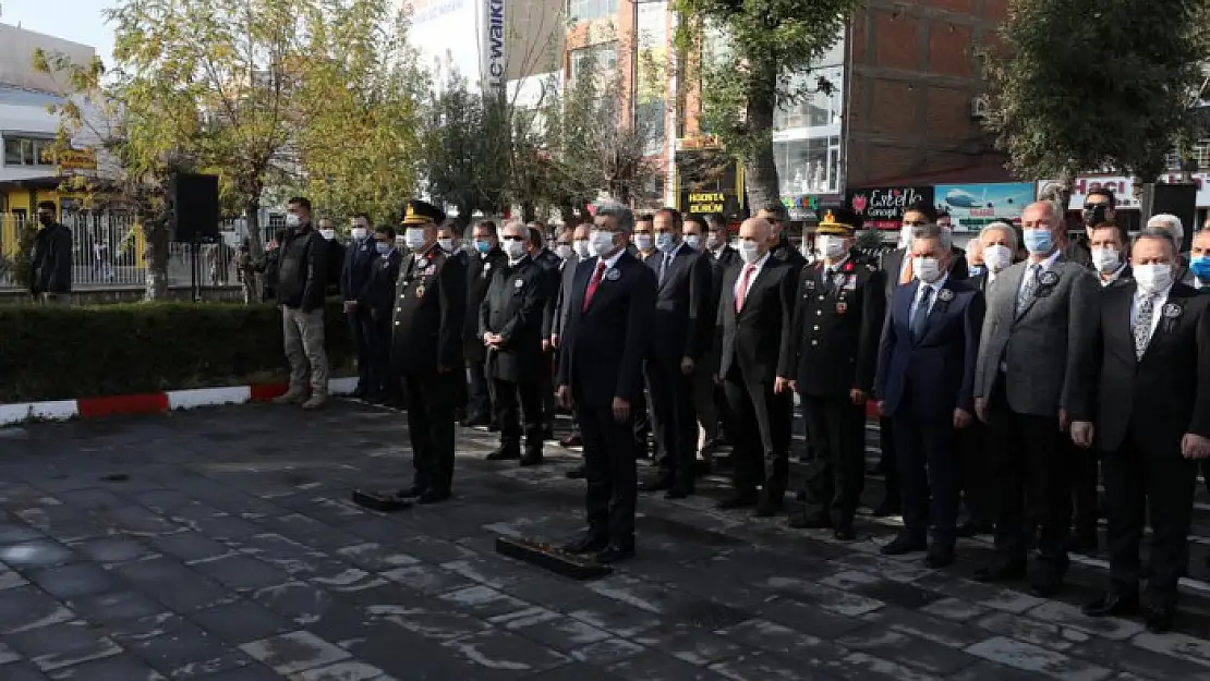 ATATÜRK ÖLÜM YIL DÖNÜMÜNDE VAN'DA SAYGI VE ÖZLEMLE ANILDI