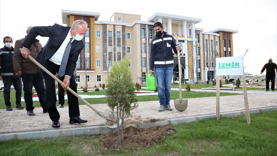 Tuşba Belediyesi'nden '81 İl, 81 Fidan' etkinliği