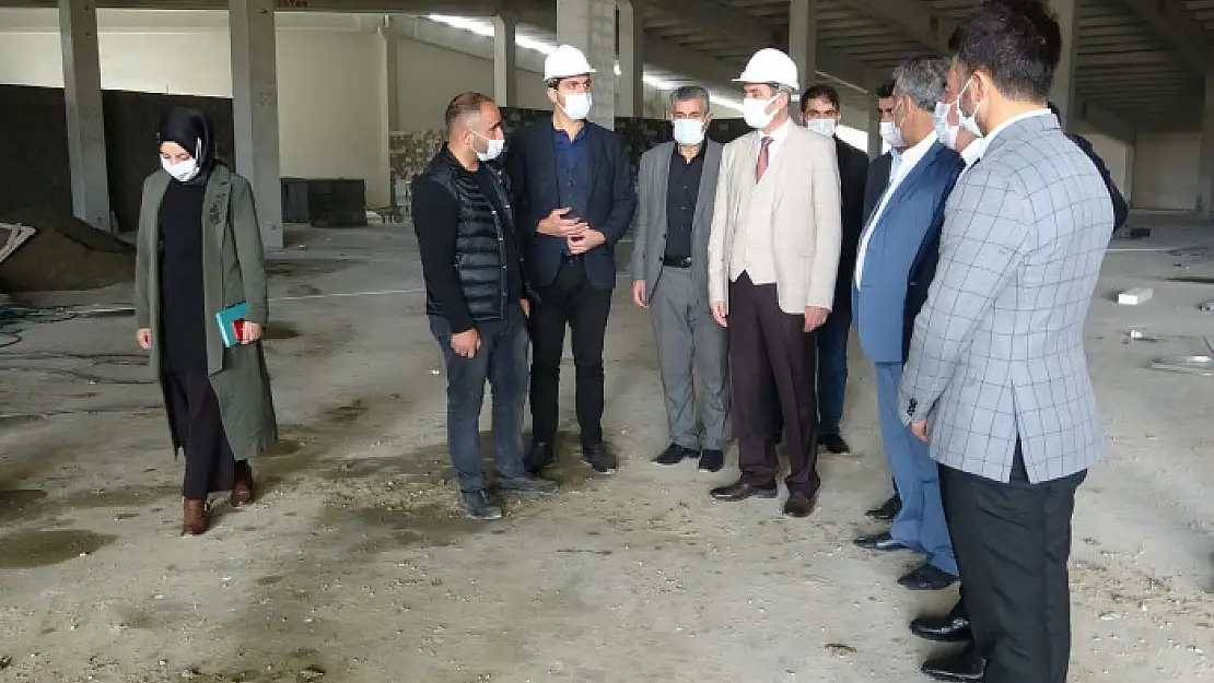 Başkan Tanış ayakkabı fabrikasındaki çalışmaları inceledi