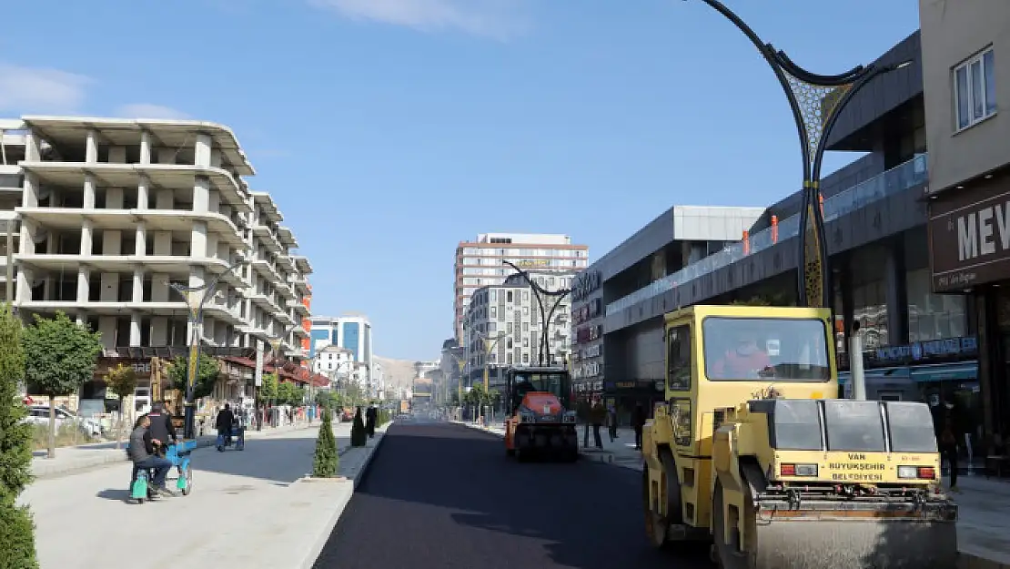 HACIBEKİR CADDESİ'NİN 2. ETABINDA ASFALT SERİMİ BAŞLADI