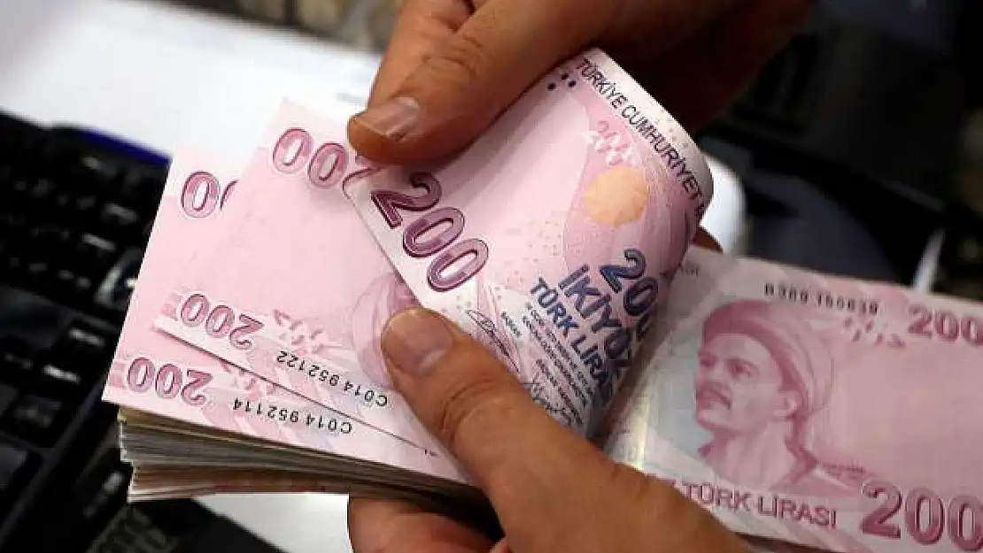 Van Büyükşehir Belediyesi, kent genelinde hayvanların içme suyu ihtiyacını karşılamak için 120 mahallede bin sıvat kurdu.
