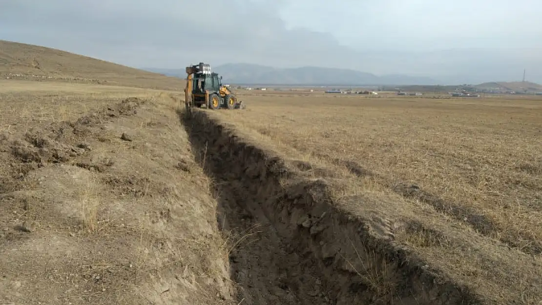 Çaldıran Belediyesinden sulama kanalı yapımı