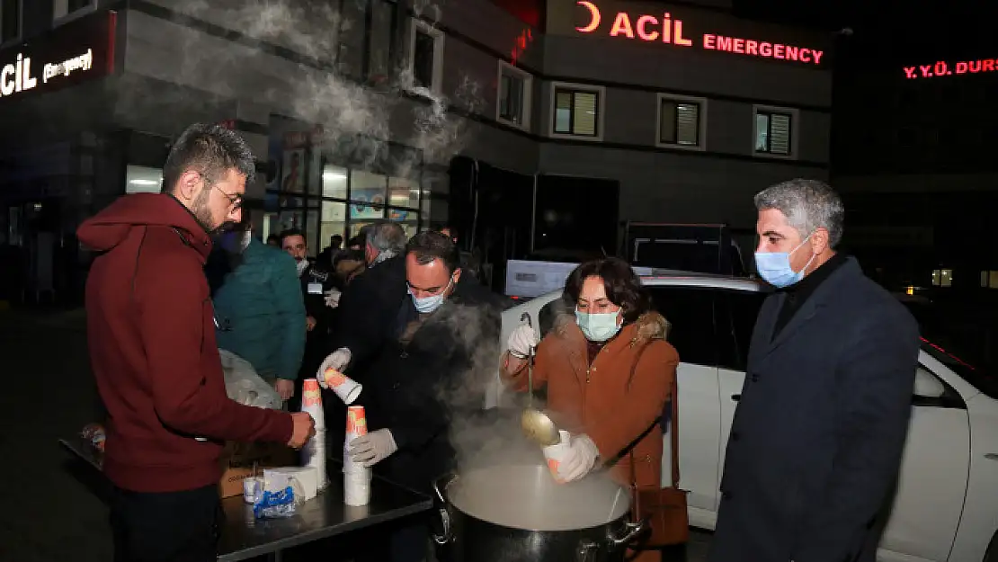 Tuşba Belediyesinden sıcak çorba ikramı