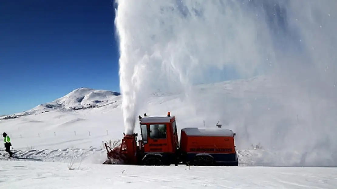 Van'da 372 yerleşim yeri ulaşıma kapandı