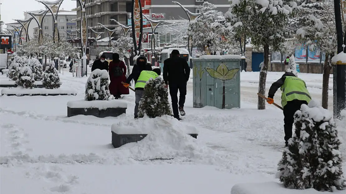 Van'da 3 aylık kar esareti başladı