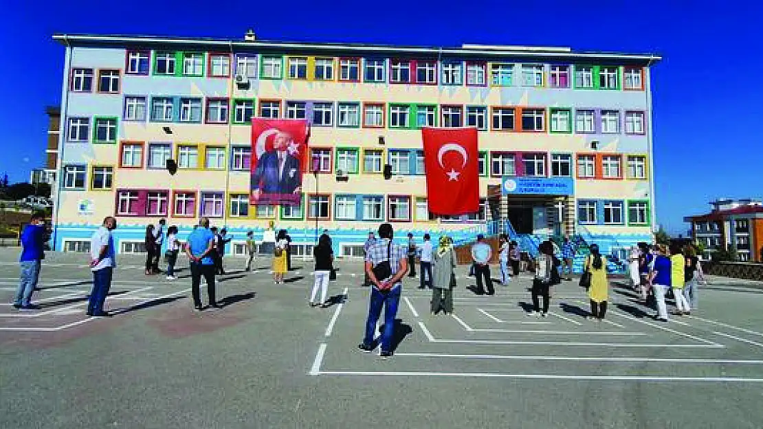 MEB: Yarın tüm okullarda bayrak töreni yapılacak